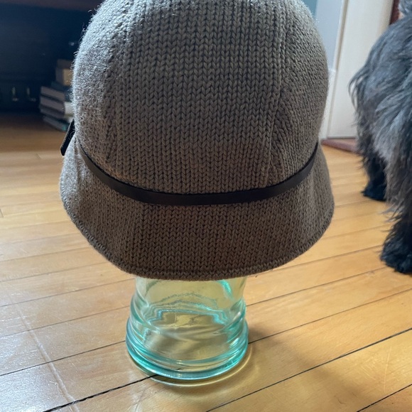 American Eagle hat fall winter leather trim , hat combo of acrylic and wool. - Picture 7 of 7